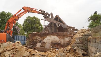 Bild: Werner Arnold
Der alte Stall und der Wohntrakt wird abgerissen. Ein weiterer Schritt Richtung Kulturscheune.