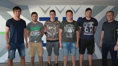 Neu gewählt hat die "Goserer-Jugend" ihr Führungsteam. Im Bild (von links) Jugendbeauftragter Wolfgang Pötzl, Maximilian Schiedeck, Holger Schmidt, Michael Schiedeck, Fabian Haberkorn und Bürgermeister Max Bindl. 	Bild: jr
