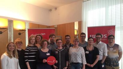 Die Delegation der Oberpfälzer Jusos mit der Landesvorsitzenden Stefanie Krammer (Fünfte von links) und Danielle Gömmel aus Postbauer-Heng (Dritte von links) als eine der 14 Stellvertreter sowie Unterbezirks-Vorsitzendem Lukas Stollner (Sechster von links). 	Bild: exb