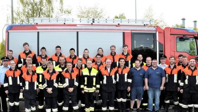 Bestens vorbereitet nehmen die Aktiven der Waidhauser Feuerwehr an der bisher größten Einsatzübung der Grenzregion in Tschechien teil. 	Bild: fjo