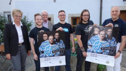 Lions Club und Barbari Bavarii vor dem "Brucksaler": (von links) Präsidentin Sabine Guhl, Peter Greiner, Ernst Freuding, Vorsitzender des Lions-Hilfswerks, Stephan Rosner, Christian Witt und Christian Kick.  	Bild: ms