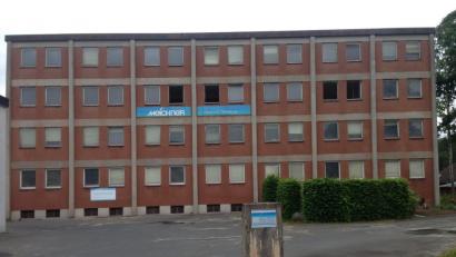 Das ehemalige Gebäude von Papier Meichner wird zu einem Wohnhaus mit 19 Einheiten umgebaut	Bild: adj