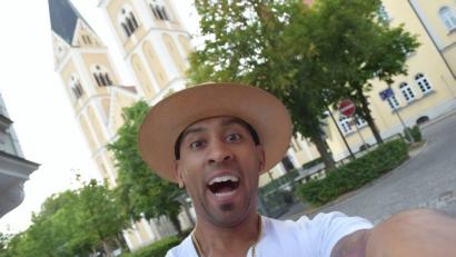 Daniel Taylor aus Sacramento, Kalifornien, lebt seit vier Jahren in Weiden und findet die Stadt "einzigartig, spaßig und bunt". Mit seinem Video macht er Werbung für seine neue Heimatstadt. 	Bild: exb