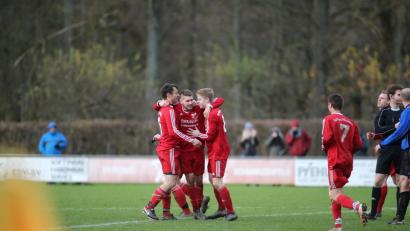 Jubeln die Spieler der SpVgg Pfreimd auch am Samstag nach dem Schlusspfiff? Das würde bedeuten, die Mannschaft hat das Heimspiel gegen den TuS Kastl gewonnen und damit den Aufstieg in die Landesliga perfekt gemacht.  	Bild: Eger