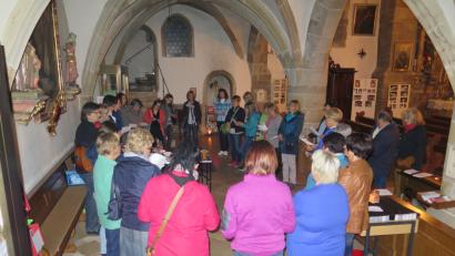 Bild: jzk
Lass dich leiten vom Licht, das dir leuchtet&ldquo; begann das gemeinsame Gebet im Eingangsbereich der Stadtpfarrkirche.