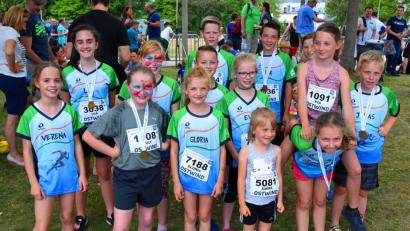 Mit 14 Teilnehmern ging die Nachwuchsgruppe des Lauftreffs beim Minimarathon in Regensburg an den Start.  	Bild: agr
