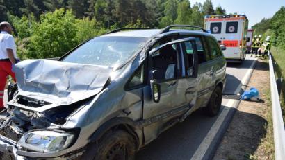 Auf der SAD18 kam es zu einem Unfall, bei dem sich zwei Personen leicht verletzten. 	Bild: jma