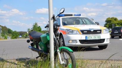 Ein 19-jähriger Tscheche wurde am Pfingstmontag mit seinem Oldtimer-Vehikel von einer Autofahrerin übersehen.