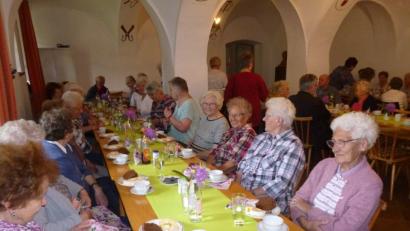 In fröhlicher Runde trafen sich die Mitglieder des Altenwerks im Kolpingheim. Bild: Is 	Bild: IS, Autor [IS] (anton.gareis@t-online.de)