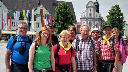 Auch für die Wallfahrer aus dem Raum Pressath ist die Diözesanfußwallfahrt "Zu unserer lieben Frau" stets ein ergreifendes und großartiges Erlebnis. Unser Bild zeigt die Gruppe am Kapellplatz in Altötting.  	Bild: mng