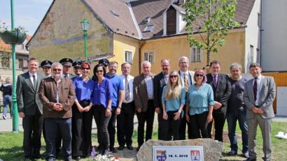 Die Stadt Horsovsky Tyn eröffnete den neuen Park, den sie der Partnerstadt Nabburg widmete. An dem Festakt beteiligte sich auch eine Delegation aus Nabburg.	Bild: exb