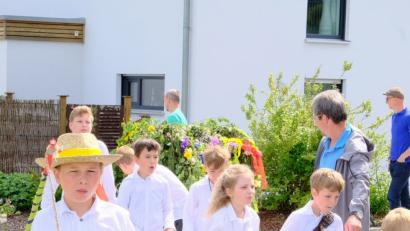 15 Kinder bilden das Pfingstlümmel-Gespann.	Bild: gth