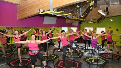 Hüpfen schon vor Vorfreude auf ihren Auftritt beim Seefest: Die "Crazy Jumpers" aus Vohenstrauß. 	Bild: fjo