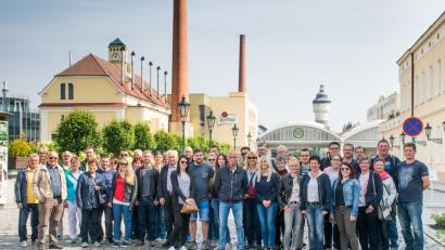 Bild: WHW, Autor [WHW] (Wolfgang.Helgert@t-online.de)
Die Dießfurter Reisegruppe auf dem Gelände der Brauerei Pilsner Urquell