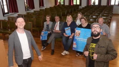 Bild: Schönberger
Markus Engelstädter und Rocky Verardo von "I Dolci Signori" (vorne, von links) singen sich schon einmal warm für die kultigen Sommerserenaden von 17. Juni bis 8. August.