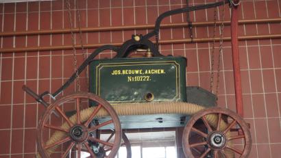 Bild: (gz)
Die Handdruckspritze mit der Aufschrift „Gemeinsrieth 1891“ im Feuerwehrhaus beweist, dass es im 19. Jahrhundert einen Löschtrupp in Eslarn gegeben hat.