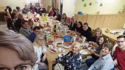 Bild: Lisa Hartinger
Die Teilnehmer des Frühstücks um Juso-Kreisverbandsvorsitzenden Lukas Stollner (rechts), stellvertretende Kreisverbandsvorsitzende Lisa Hartinger (links) und 60plus-Vorsitzenden Wolfgang Fesich tauschten sich über viele Themen aus.