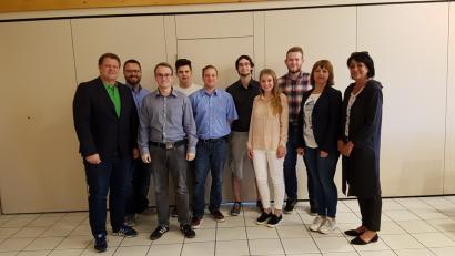 Bild: Beitrag, Externer [EXB] (kontakt@oberpfalznetz.de)
Neuwahlen gab es bei der Jungen Union Mitterteich. Im Bild (von links) Stefan Grillmeier, JU-Kreisvorsitzender Matthias Grundler, Fabian Weinberger, Jonas Grillmeier, Ortsvorsitzender Daniel Kircher, Daniel Krieglsteiner, Franziska Zeidler, Florian Krieglsteiner, Christine Ernstberger und Alexandra Weiß.