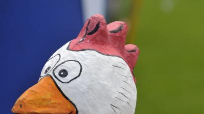 Bild: Ziegler
Das Maskottchen des Hahnenkammlaufes in Edelsfeld.