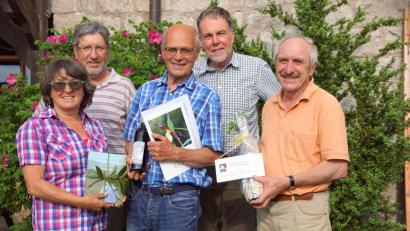 Bild: bkr
Den Jubilar (Mitte) hochleben lassen (von links) Johanna Hausbeck, Norbert Dirscherl, Peter Hausbeck, Wolfgang Fetsch und Konrad Bierlmeier.