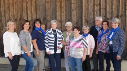 Bild: fjo
Martha Bauer (links) überreichte gemeinsam mit Christl Kaas (rechts) Ehrennadeln an Annemarie Zintl (Mitte) und Margareta Grötsch (links daneben).