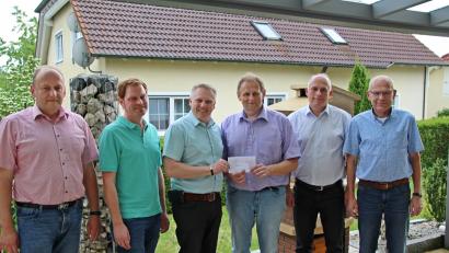 Bild: Masching, Jürgen [JMA] (jma6969@web.de)
Gemeinderäte mit Bürgermeister Jürgern Kürzinger und Michael Sporrer von "Hilfe für Anja e.V." in der Mitte.