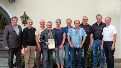 Bild: twi
Auszeichnungen langjähriger und verdienter Mitglieder gehörten zum Programm in der Jahreshauptversammlung des TSV Detag Wernberg.