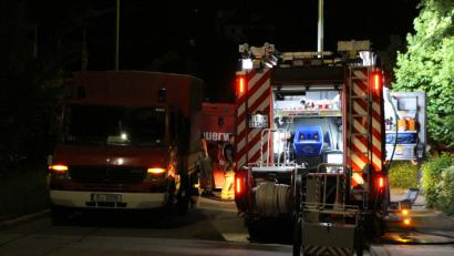 Bild: Auer, Alexander
Chlorlaugenbleiche tritt in Fittnessstudio in einem Pumpraum kurz vor Ladenschluss aus - Feuerwehr rückt im Großaufgebot an - Arbeiten nur unter Chemikalienschutzanzügen möglich