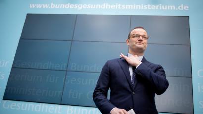 Bild: Kay Nietfeld/dpa
BundesgesundheitsministerJens Spahn (CDU) präsentiert sein Sofortprogramm für die Pflege.