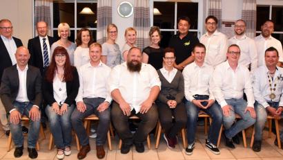 Bild: bgm
Neuer erster Vorsitzender ist Jürgen Trescher (vorne, von rechts), zweiter und dritter Chef sind Kevin Hammer und Julian Kuttner. Ebenfalls zum Vorstand gehören Barbara Konz, Sven Oellinger und Andreas Müller. Bislang standen Michael Hierold (hinten von rechts), Christan Achmann und Michael Bauer an der Spitze des Traditionsvereins.