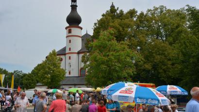 Bild: jr
Feiern unter den Türmen der Kapplkirche.