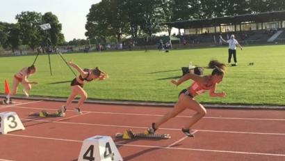 Bild: Beitrag, Externer [EXB] (kontakt@oberpfalznetz.de)
Katrin Fehm (rechts) am Start über die 200 Meter.