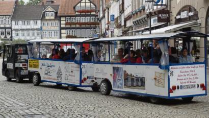 Bild: Beitrag, Externer [EXB] (kontakt@oberpfalznetz.de)
Der unter anderem mit Werbung finanzierte „Müllers City-Express“ in Celle könnte nach Hans Otts Ansicht Vorbild für seine Heimatstadt sein – eine Art „Amberger Tram“, um dem ungeborenen Kind gleich noch einen Namen in seine noch nicht in Sicht befindliche Wiege zu legen.