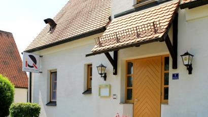 Bild: Neumann, Jochen [NJN] (jochen.neumann@erbendorf.de)
Am heutigen Mittwoch eröffnet Siegfried Hartmannsgruber das Bistro "IQ" in der TSV-Sportgaststätte im Kreinzl.