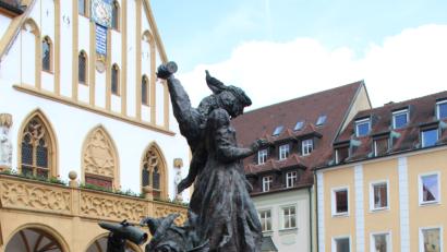 Bild: Uli Piehler
Grünes Wasser im Hochzeitsbrunnen hatte am Wochenende für Aufsehen in Amberg gesorgt.