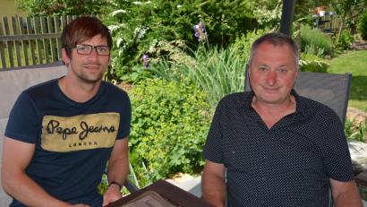 Bild: jr
Die beiden SPD-Markträte Wolfgang Pötzl (links) und Edgar Wenisch sehen die Gemeinde in der Pflicht, schnell zu handeln, um die Bürger vor weiteren Überschwemmungen zu schützen.