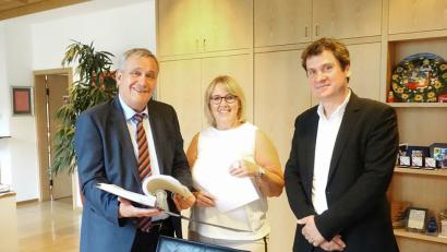 Foto: Wieder
Trotz des derzeitigen Gegenwindes sind OB Kurt Seggewiß, Stadtkämmerin Cornelia Taubmann und Baudezernent Oliver Seidel überzeugt, die Planreife für das Gewerbegebiet West IV erreichen zu können.