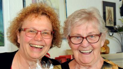 Bild: Huber
Bürgermeisterin Brigitte Netta gratuliert der Jubilarin Rosina Hohl (rechts) zu ihrem 90. Jubeltag.