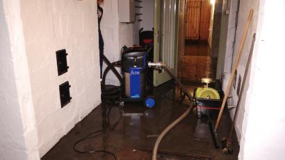 Bild: Auer, Alexander
Aufgrund des starken Unwetters mussten in Regensburg zahlreiche Keller ausgepumpt werden