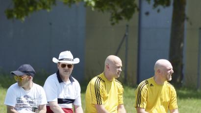 Bild: Ziegler
Ü-40 Turnier

Saison: 2017/18

Gut behütet ist Stadtbauchef Maximilian Hahn (2. von links)

Bild: Ziegler