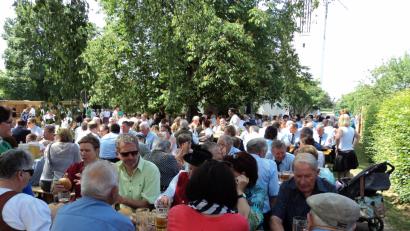 Bild: ksi
Zahlreiche Menschen fanden sich zum Pfarrfest der katholischen Pfarrei ein, das heuer ausnahmsweise bei der evangelischen Kirche gefeiert wurde.