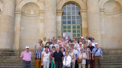 Bild: IS, Autor [IS]
Die Reiseteilnehmer vor der St.-Hedwig-Kathedrale in Berlin.