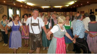 Bild: ame
Jeder Volkstanz beginnt mit dem Auftanz, einer Art Polonaise.