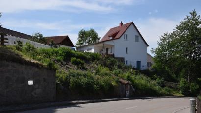 Bild: fla
Der "Schäfereirangen" soll neu gestaltet werden. "Er liegt praktisch im Eingangsbereich unserer Gemeinde und soll  künftig ein einladendes Bild machen", so Bürgermeister Josef Beimler.