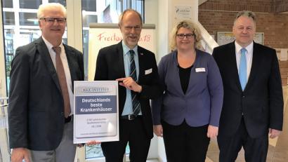 Bild: exb
Nun ist es amtlich: Werner Renner, Klaus Emmerich, Sabine Hirsch und Richard Reisinger (von links) verkündeten die sehr gute Platzierung.