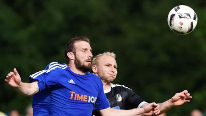 Bild: Büttner, Gerhard (autor_btg@zeitung.org)
Johannes Pötzl (links) kann mit seinen Etzenrichter Teamkollegen relativ entspannt ins Rückspiel gegen Veitsbronn gehen.