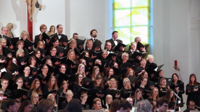 Bild: exb
Mit dem von ihr geschaffenen Projektchor realisiert Benedicta Ebner  ihre kirchenmusikalischen Popvariationen.