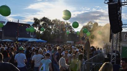 Bild: Würth, Wolfgang
Beim Kindheitstraum-Festival in Kemnath vor zwei Jahren feierten 1300 Besucher. Dieses Jahr findet die Veranstaltung am Flugplatz in Speichersdorf statt und die Organisatoren erwarten bis zu 3000 Gäste.