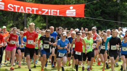 Bild: Gebert, Rudolf
300 Läuferinnen und Läufer gingen im vergangenen Jahr in Plößberg an den Start. Am Samstag, 9. Juni, steigt im Rahmen des OVL-Cups der 4. Weiherlauf.