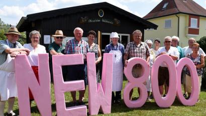 Bild: bgm
Auch im Jubiläumsjahr der Kreisstadt hatte der Oberpfälzer Waldverein Glück mit dem Wetter beim traditionellen Gartenfest beim AWO-Heim. Die Helfer vom OWV bewirteten rund 200 Gäste.